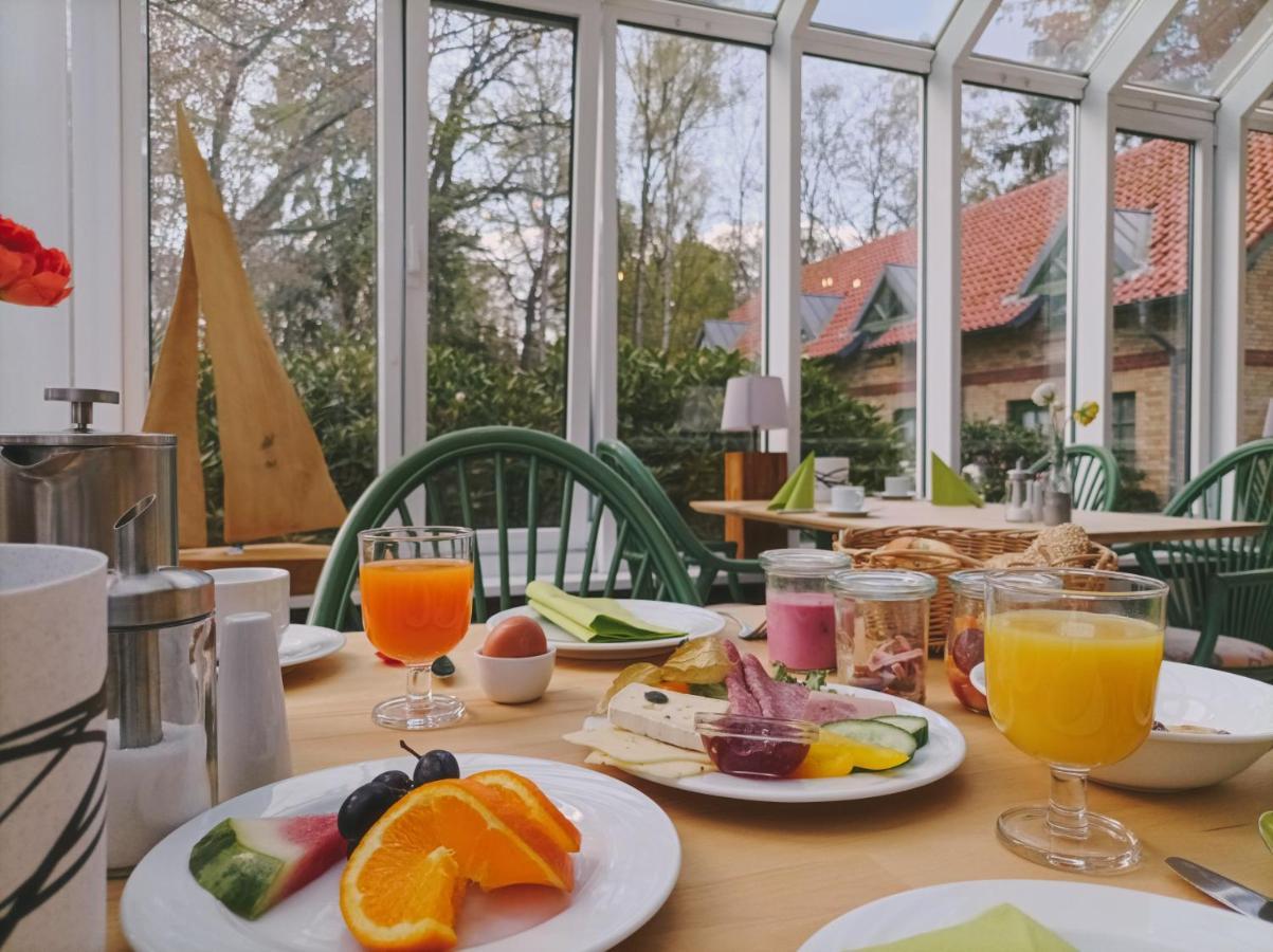 Hotel Schloesschen Sundische Wiese Zingst Exterior foto