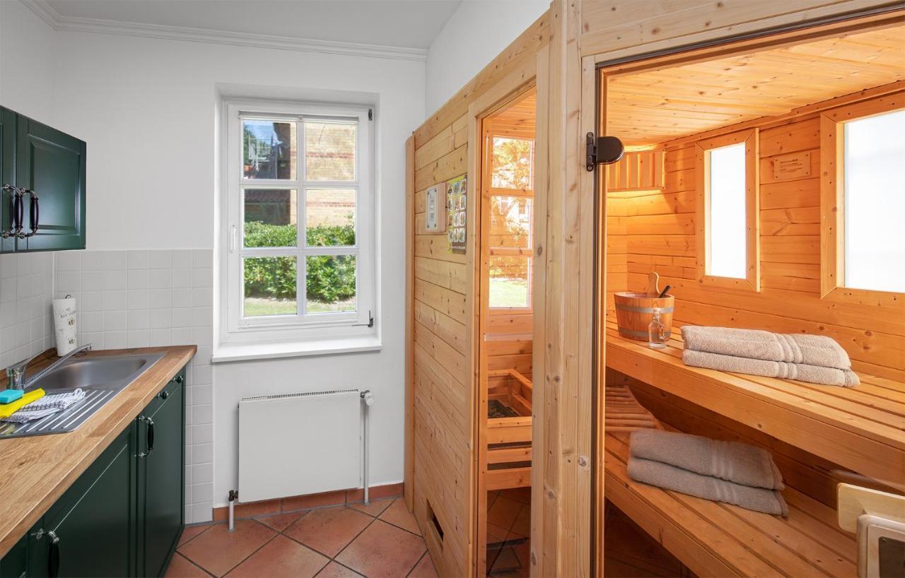 Hotel Schloesschen Sundische Wiese Zingst Exterior foto