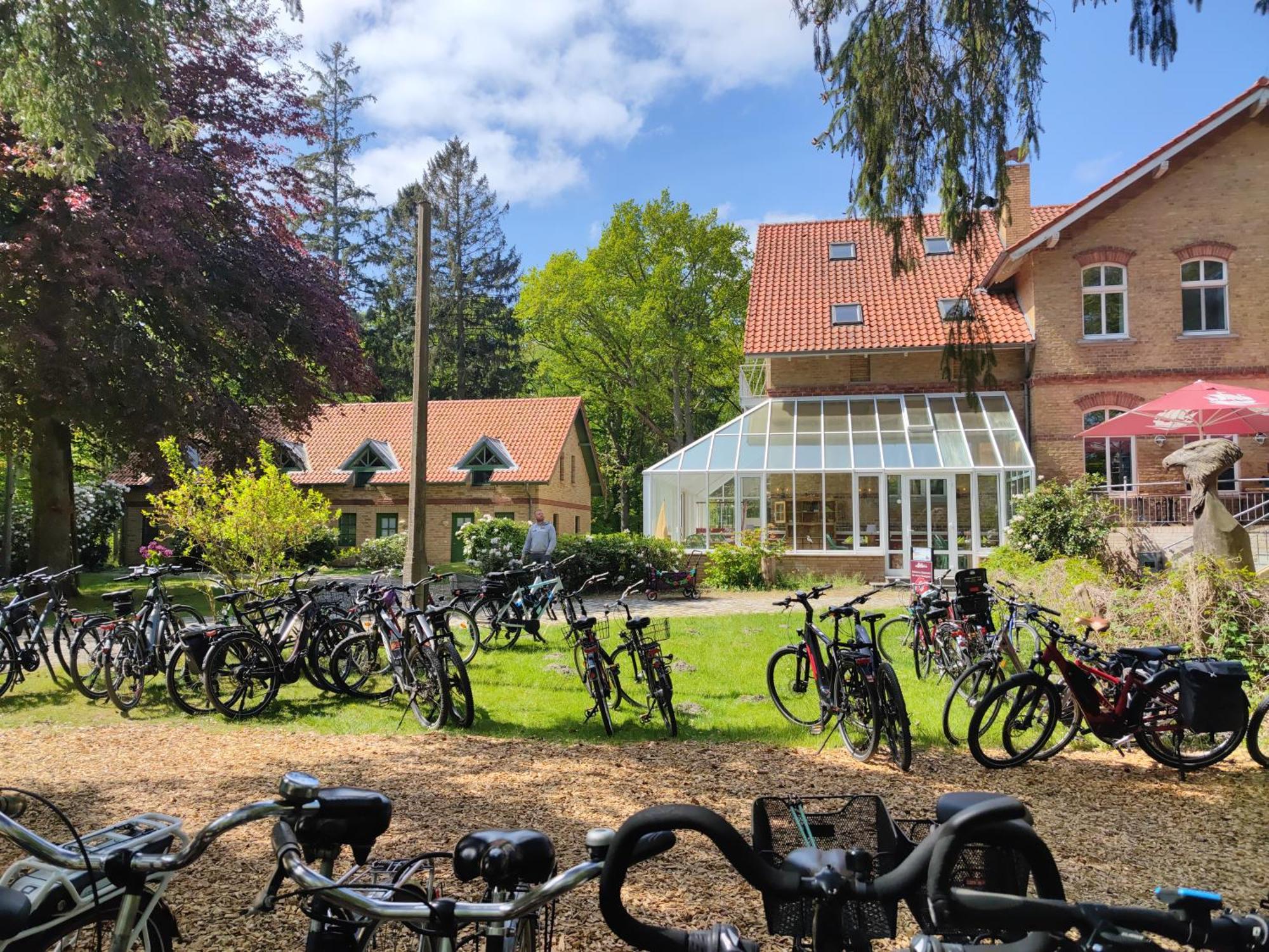 Hotel Schloesschen Sundische Wiese Zingst Exterior foto