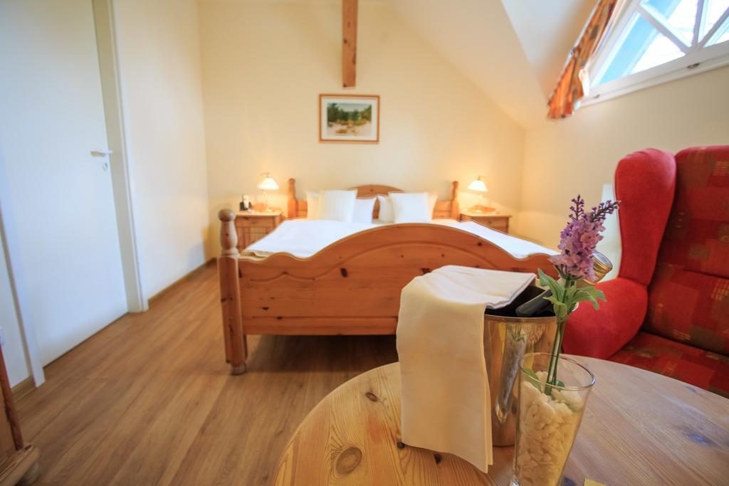 Hotel Schloesschen Sundische Wiese Zingst Exterior foto