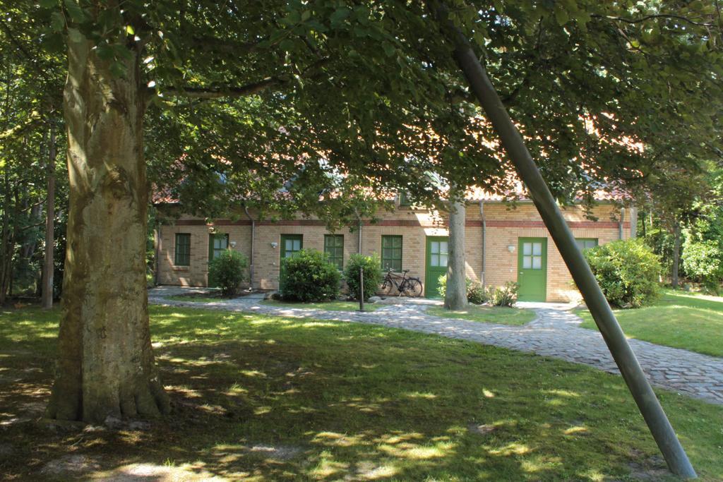Hotel Schloesschen Sundische Wiese Zingst Exterior foto